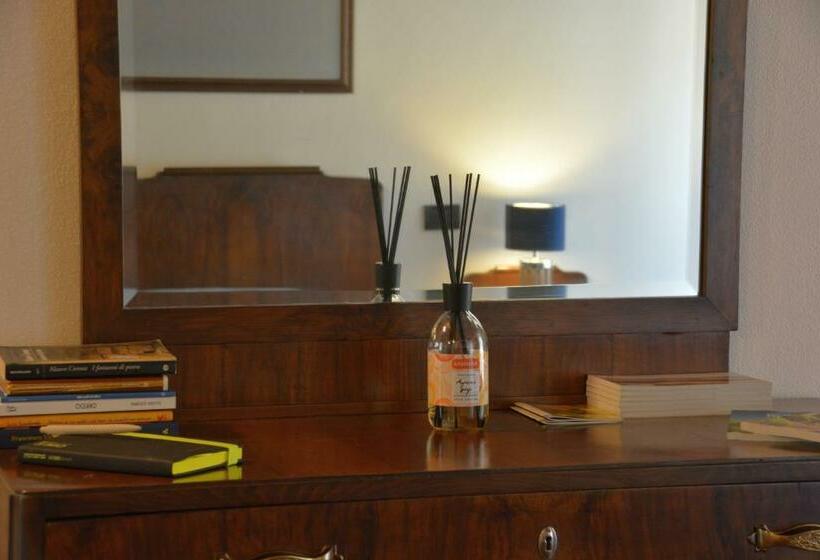 Accogliente Locale Con Terrazzo In Centro Storico