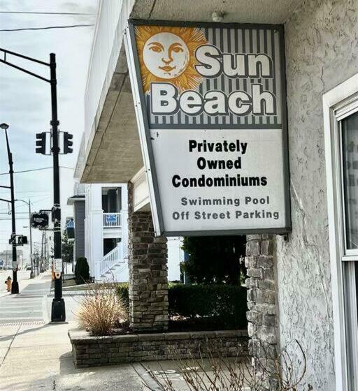 Beautiful Condo Sleeps 4  Only 2 Blocks From Beach