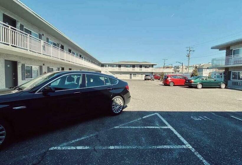 Beautiful Condo Sleeps 4  Only 2 Blocks From Beach