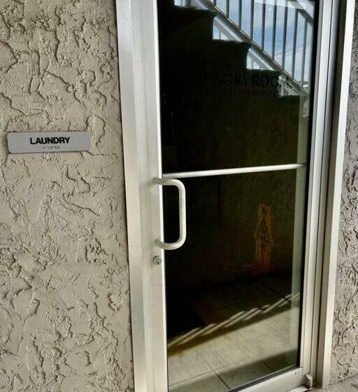 Beautiful Condo Sleeps 4  Only 2 Blocks From Beach