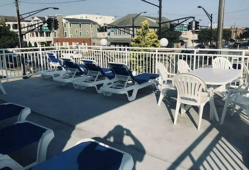 Beautiful Condo Sleeps 4  Only 2 Blocks From Beach