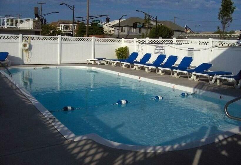 Beautiful Condo Sleeps 4  Only 2 Blocks From Beach