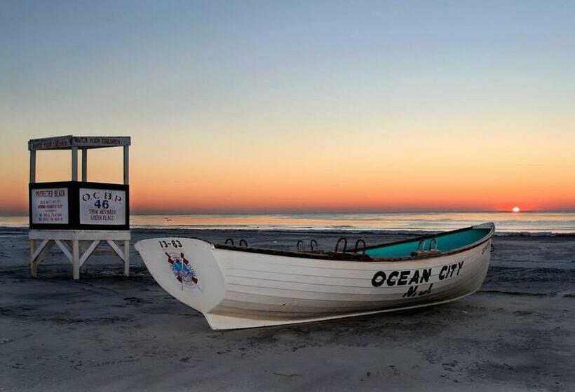 Beautiful Condo Sleeps 4  Only 2 Blocks From Beach