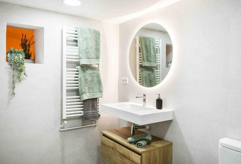 Casa Besalú Lestudi