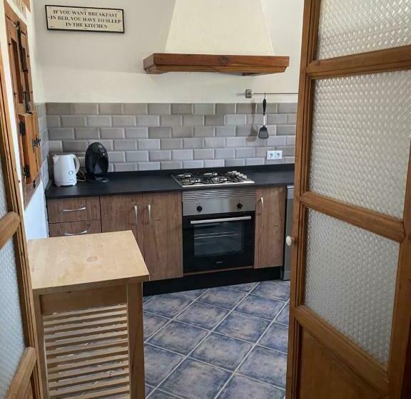 Casas Demi Verhuurhuis