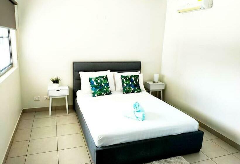 Family Gateway To Seashore