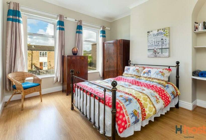 Host Liverpool   Quirky Retro Home