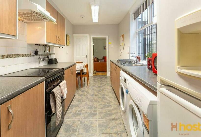 Host Liverpool   Quirky Retro Home