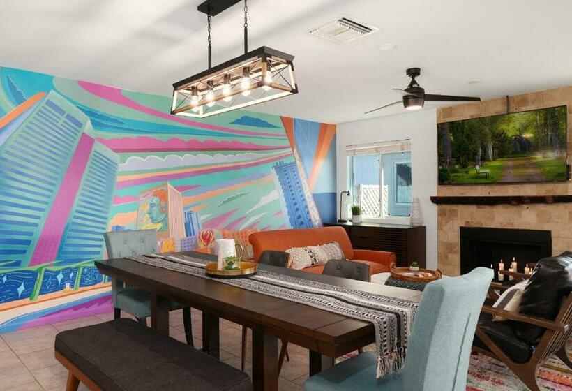 House Of Murals With Heated Pool & Huge Game Room