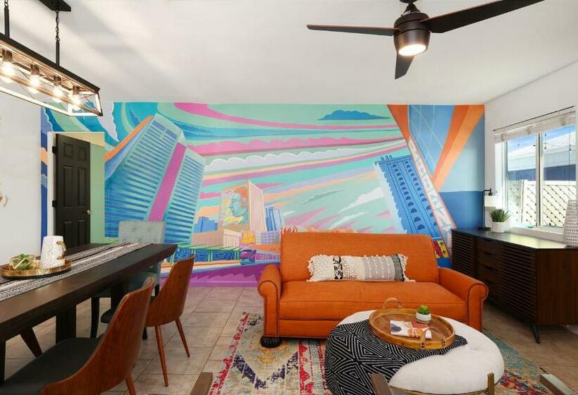 House Of Murals With Heated Pool & Huge Game Room