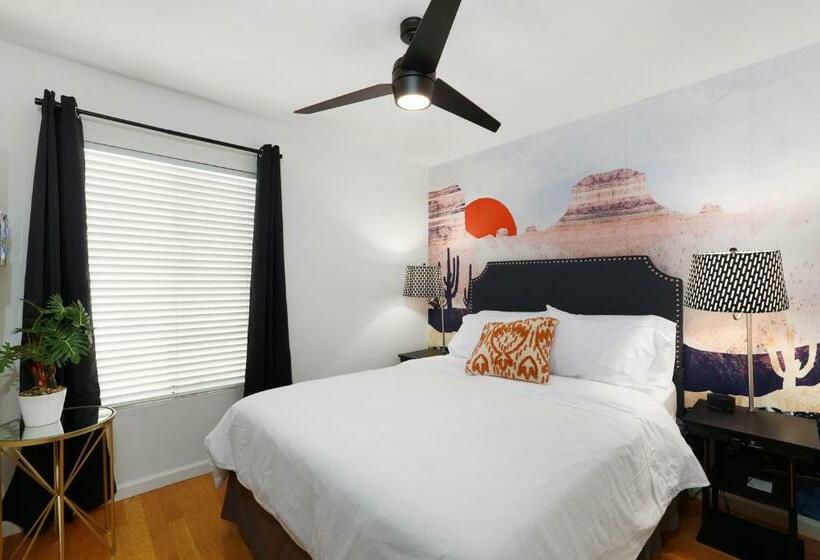 House Of Murals With Heated Pool & Huge Game Room