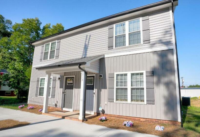 Kannapolis Elegant Townhouse   Pet Friendly