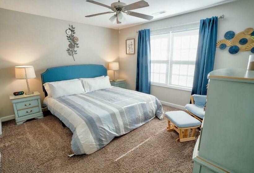 Kannapolis Elegant Townhouse   Pet Friendly
