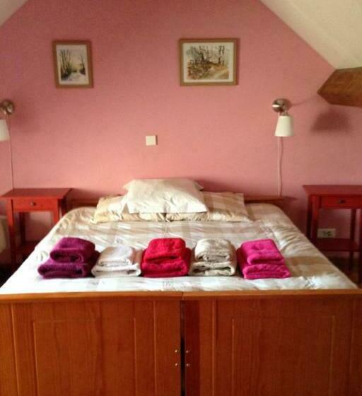 Les Pins   Maison Avec Parking Ferme Et Jardin Commun Au Calme