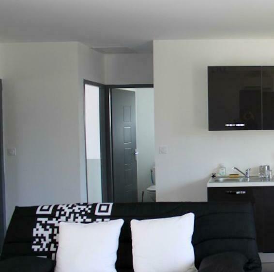 Maison De 3 Chambres Avec Piscine Partagee Jardin Amenage Et Wifi A Saint Paul Le Jeune