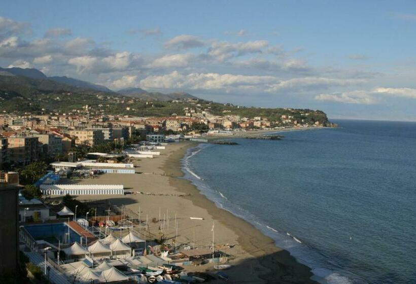 Mansardato 20 Mt Dal Mare Albissola Marina