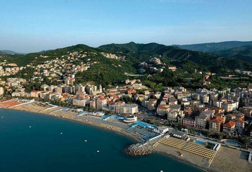 Mansardato 20 Mt Dal Mare Albissola Marina