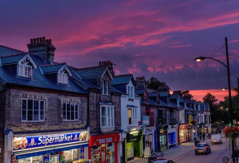 Modern & Central   King Bed, Super Fast Wi Fi