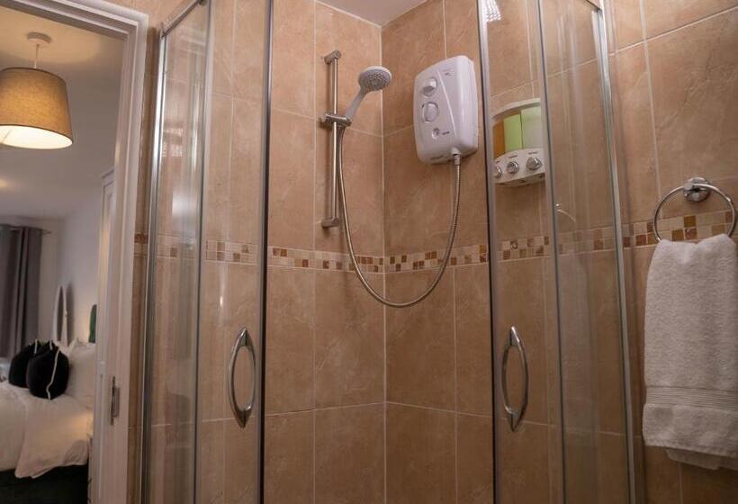 Modern & Central   King Bed, Super Fast Wi Fi