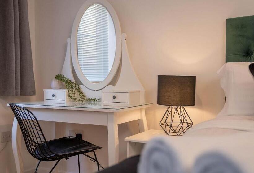 Modern & Central   King Bed, Super Fast Wi Fi