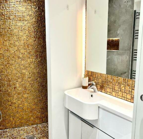 Modern Studio Apartment With Free Wifi