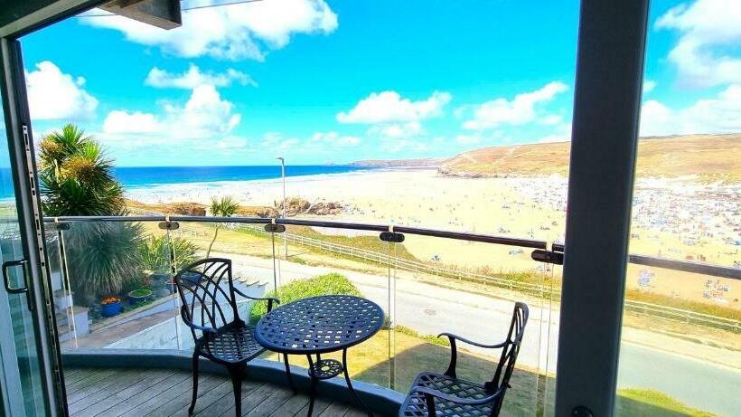 Oceanside, Perranporth