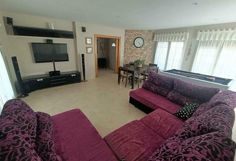 Planta Baja En Chalet Con Encanto