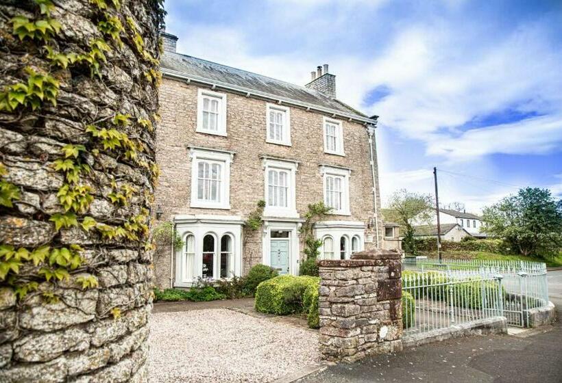 Redmayne House