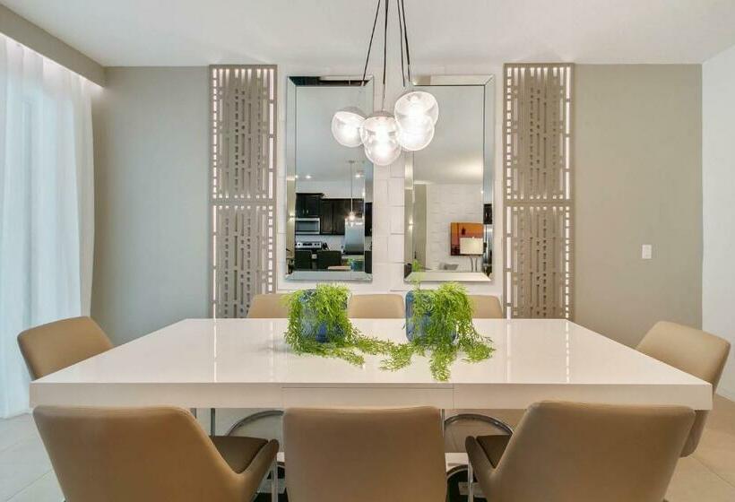 4 Bedrooms   4,5 Bathrooms   Solara 8964 Ad