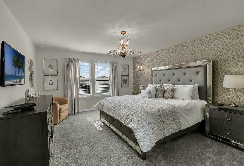 5 Bedrooms   4,5 Bathrooms   Windsor At Westside 8928 Sa