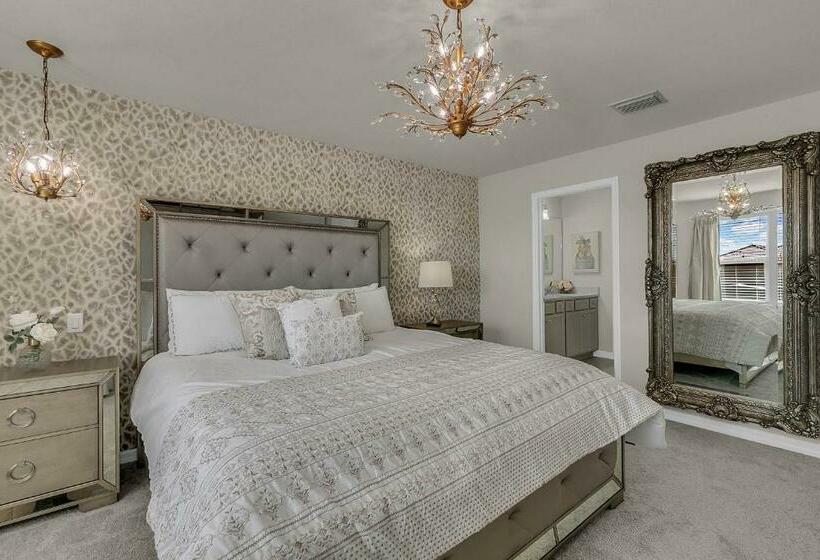 5 Bedrooms   4,5 Bathrooms   Windsor At Westside 8928 Sa