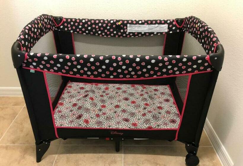 5 Bedrooms   4,5 Bathrooms   Windsor At Westside 8928 Sa