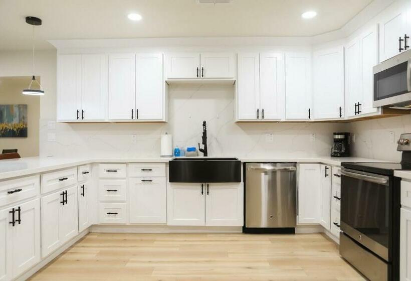 Cozy House W Putting Green Mtn Views Bbq