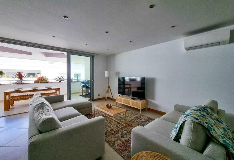 Flh Lagos Central Flat With Terrace