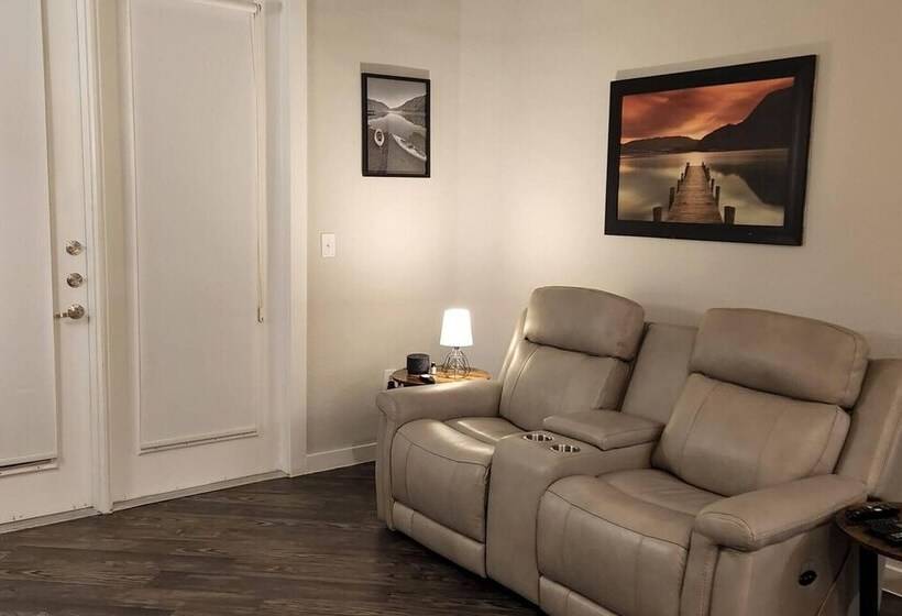 Lovely 1 Bed Apartment In North Austin!!