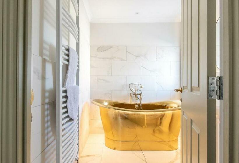 Luxurious Complex: 2 Barns Together Edge Of Frome