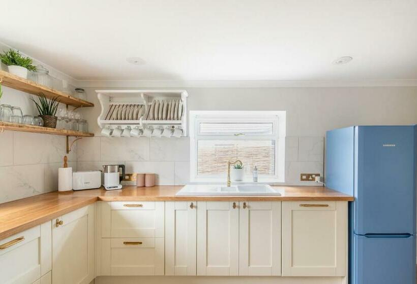 Luxurious Complex: 2 Barns Together Edge Of Frome