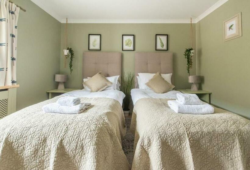 Luxurious Complex: 2 Barns Together Edge Of Frome