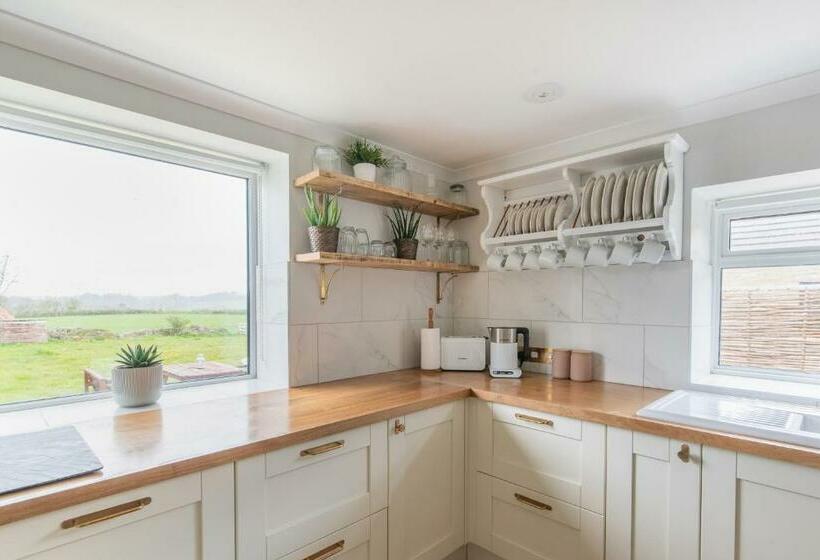 Luxurious Complex: 2 Barns Together Edge Of Frome