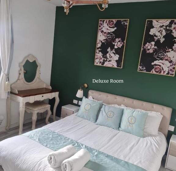 Luxurious Penthouse In Tel Aviv With Pool