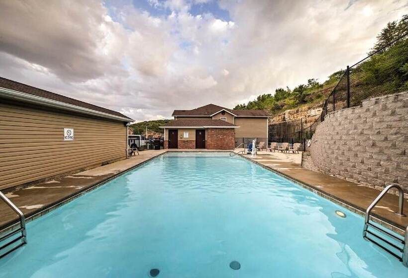 Mystic Cove Condo   Pool   Perfect Location