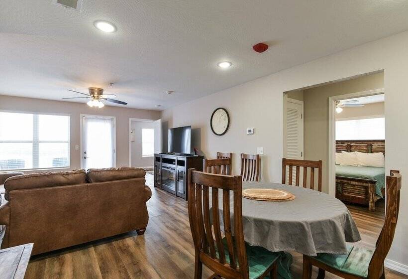 Mystic Cove Condo   Pool   Perfect Location