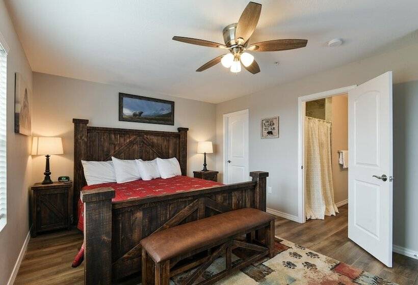 Mystic Cove Condo   Pool   Perfect Location