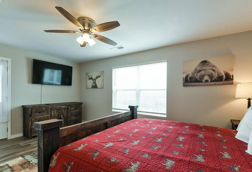 Mystic Cove Condo   Pool   Perfect Location