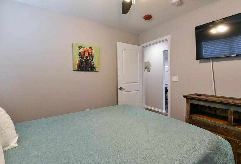 Mystic Cove Condo   Pool   Perfect Location