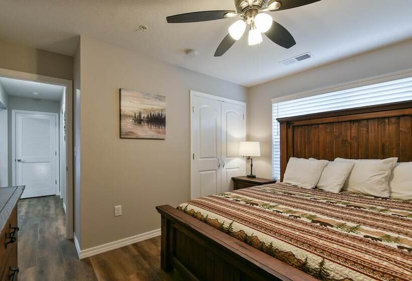 Mystic Cove Condo   Pool   Perfect Location