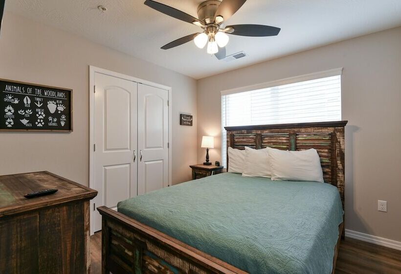 Mystic Cove Condo   Pool   Perfect Location