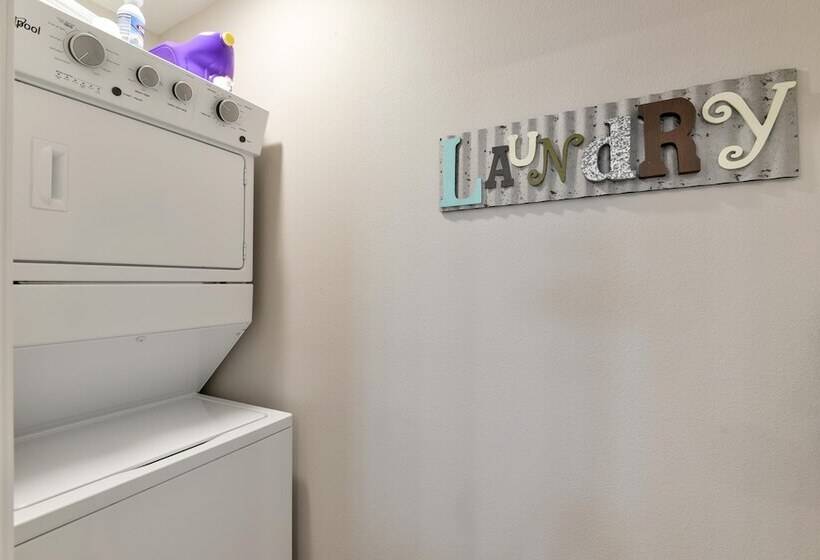 Mystic Cove Condo   Pool   Perfect Location