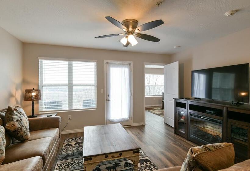 Mystic Cove Condo   Pool   Perfect Location