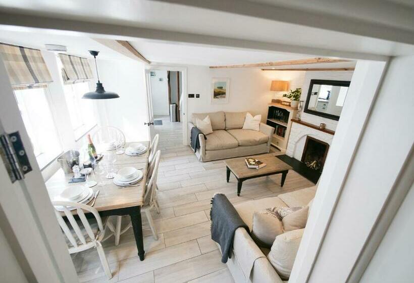 Padstow Escapes   Captains Cottage